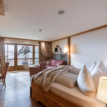 Wedelhuette Hochzillertal Hotel *