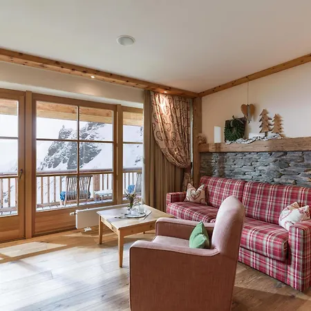 Wedelhuette Hochzillertal Hotel *
